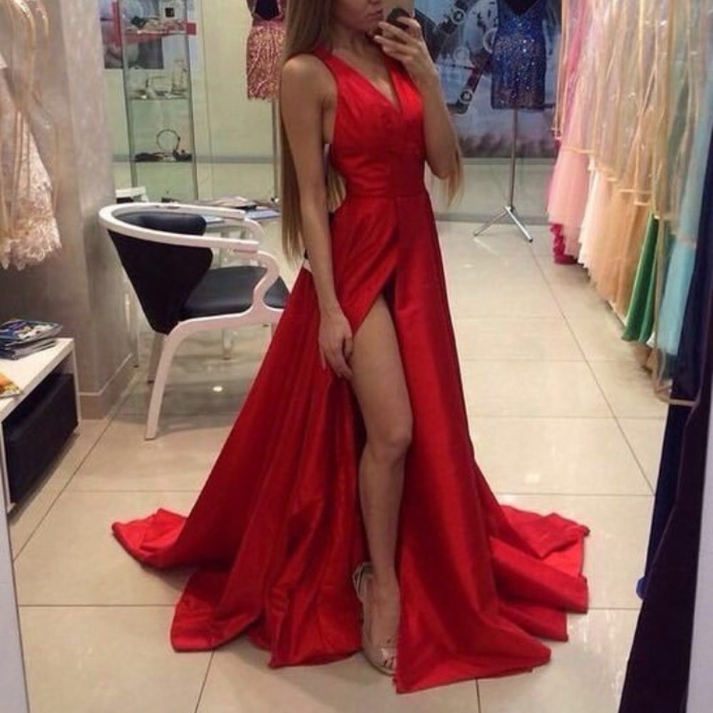Red Sherri Hill prom dress